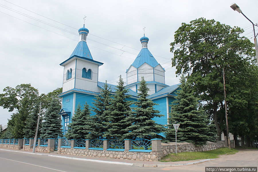 Церковь св. Константина и Елены, 1866 года постройки в ретроспективно-русском стиле. Воложин, Беларусь