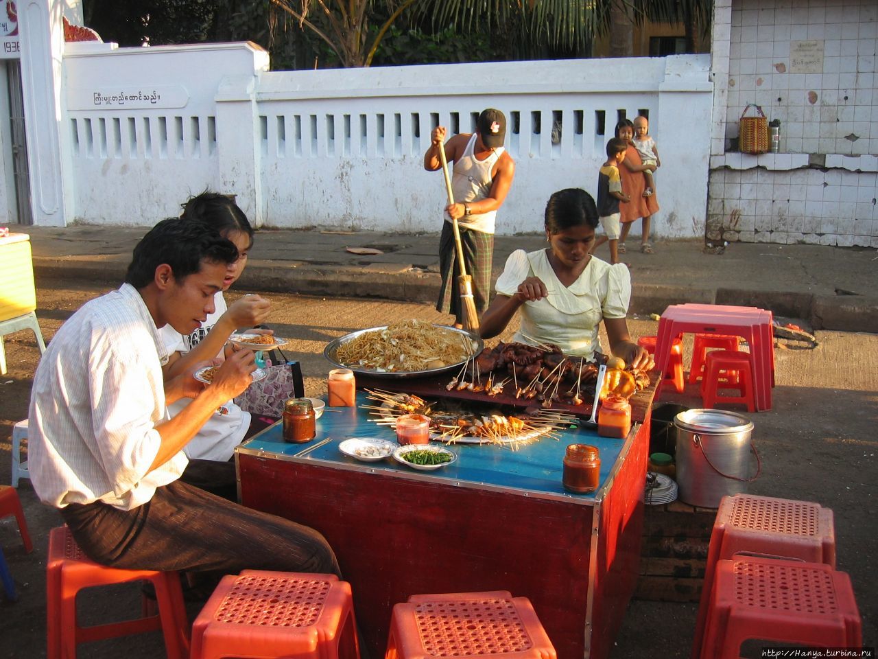 Уличная еда в Янгуне Янгон, Мьянма