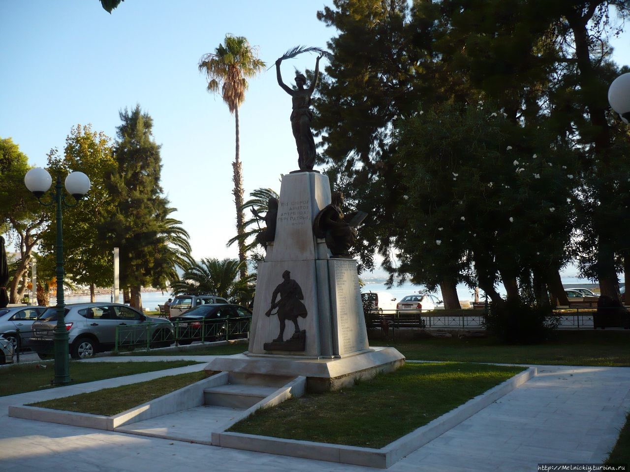 Памятник героям Сопротивления Лутраки, Греция