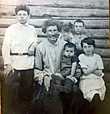 Контрреволюционер — дед Николай Кузьмич со своими детьми. Май 1929. За полгода до ареста.