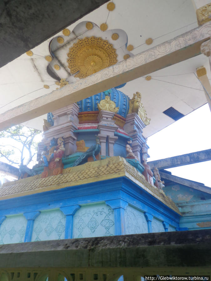 Посещение храма Шри-Тхан-Да-Ю-Тха-Па-Ни Моулмейн, Мьянма