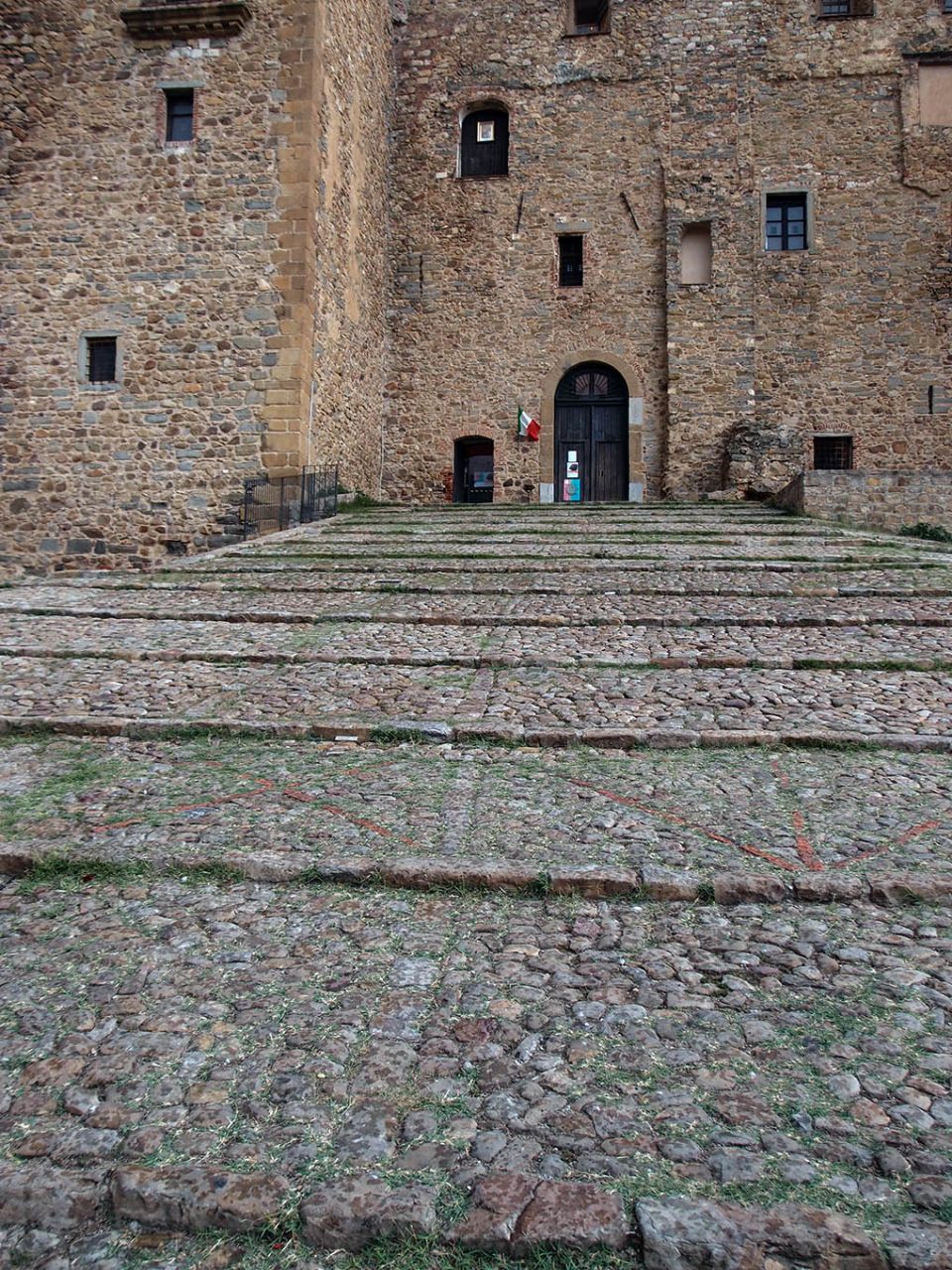 Замок Вестимилья Кастельбуоно, Италия