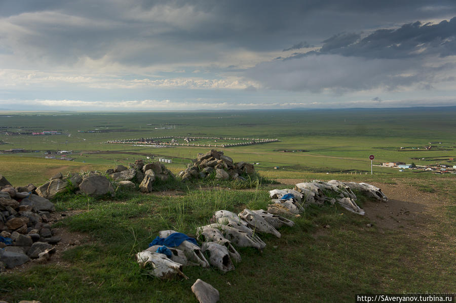 Окрестности Харахорина, вдалеке виден монастырь Эрдэни Цзу Селенгинский аймак, Монголия
