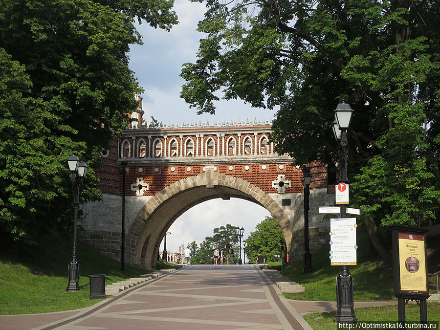 Прогулка в Царицыне в последний день весны. Начало Москва, Россия