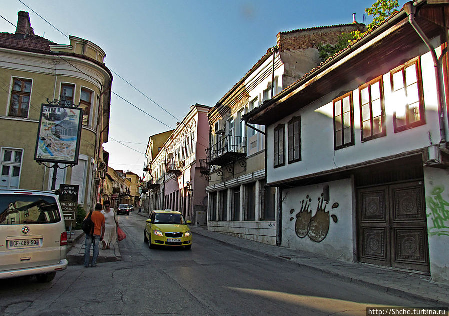 улица Ивана Вазова, ведущая в центр города Великое Тырново, Болгария