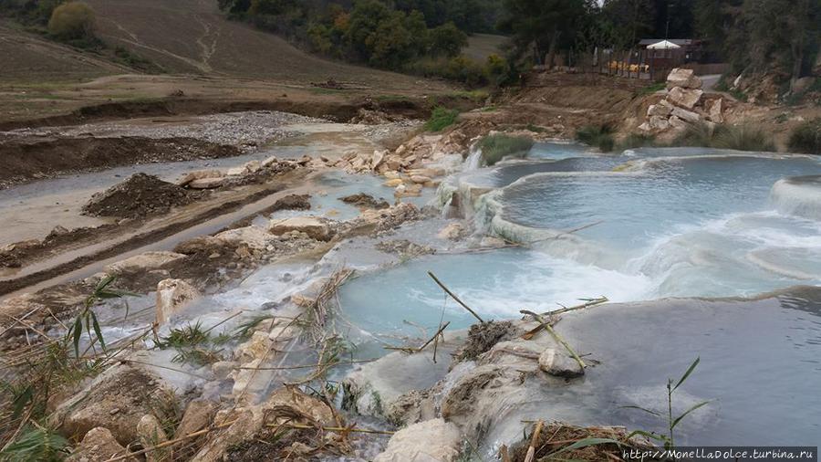 Cascate del Mulino: бассейны и водопад термальной воды Сатурния, Италия