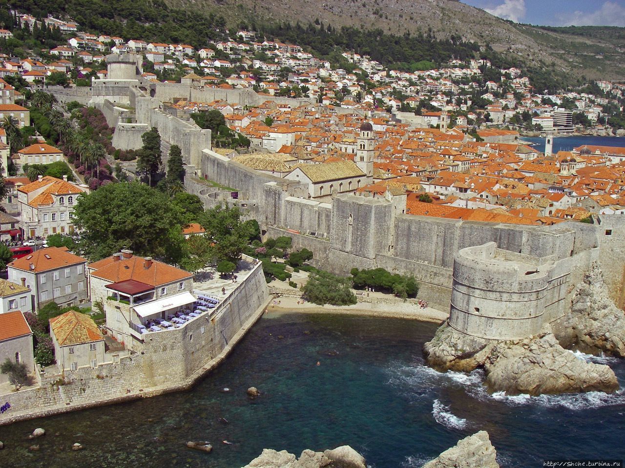 Такой вид открывается на Дубровник с бастиона Дубровник, Хорватия