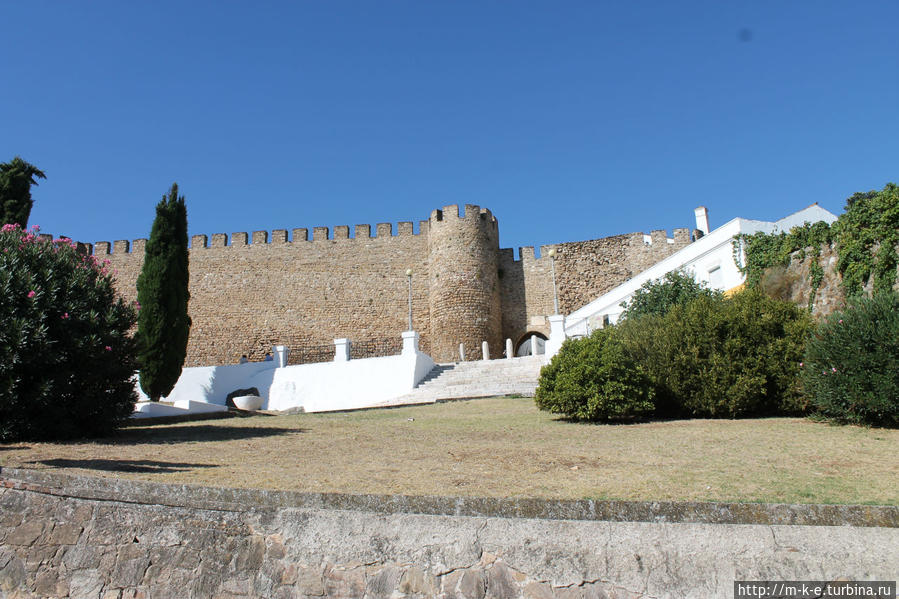 Стены верхнего города Эштремош, Португалия