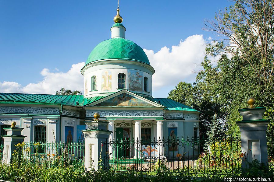 Храм Троицы Живоначальной в Воробьеве Москва, Россия