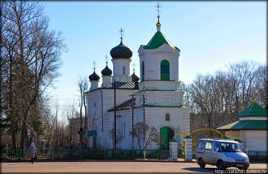 Церковь Троицы Живоначальной в Невеле, построена в 1850 году.  
Каменная церковь построена на месте старой часовни-усыпальницы. В советское время была закрыта и разграблена. В настоящее восстанавливается.
Около церкви был почитаемый источник, в советское время засыпан. Невель, Россия