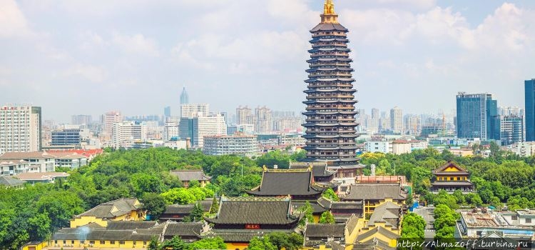 Пагода Тяньнин в городе Чанчжоу провинции Цзянсу на востоке Китая. Высота 153,79 метра. Самая высокая буддийская пагода и деревянное строение в мире. Инсянь, Китай