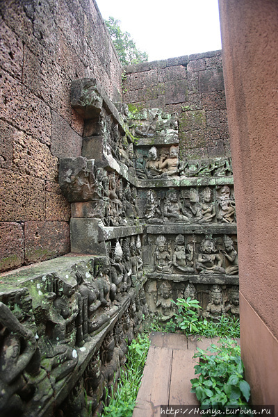 Облицовка внутренней стены Террасы Прокаженного Короля. Фото из интернета Ангкор (столица государства кхмеров), Камбоджа