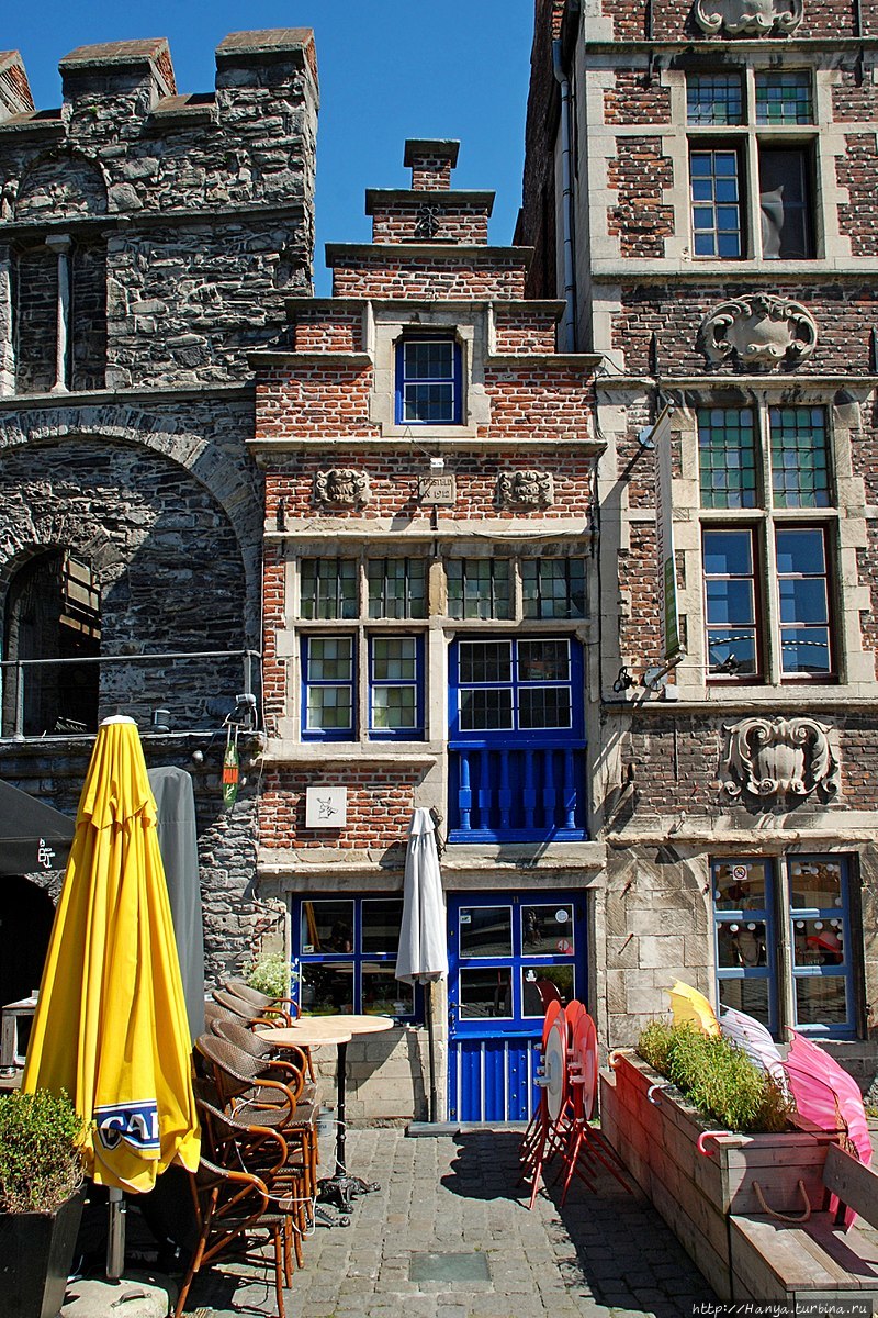 Самое узкое здание на набережной Граслей в Гента. Фото из интернета Гент, Бельгия