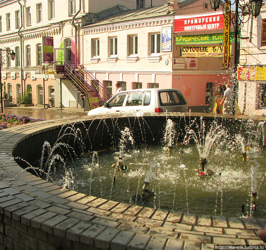 Фонтан на улице Фокина — Владивостокский Арбат. Владивосток, Россия
