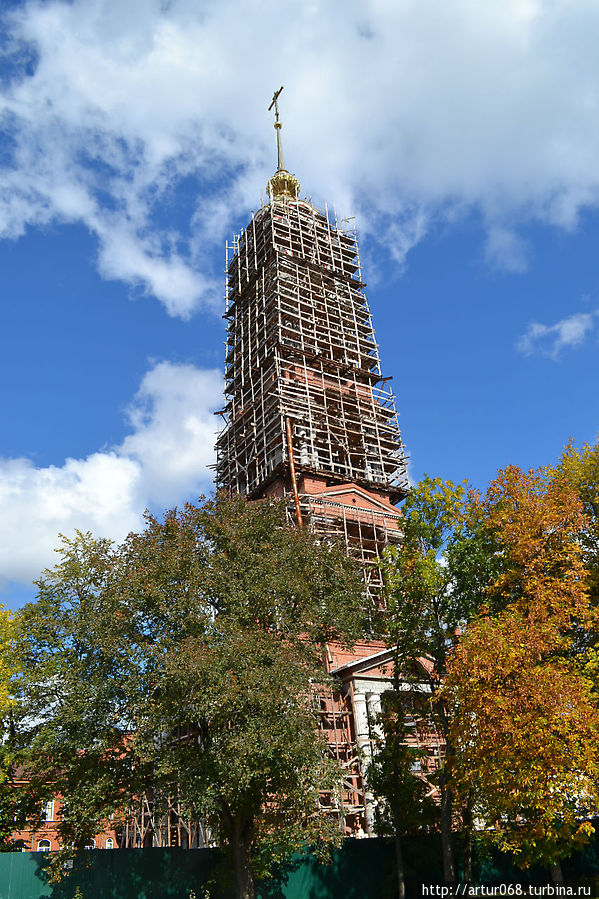 Восстанавливают колокольню Казанского мужского монастыря... Ее полная высота- 99,6 метра и по этому параметру, она является третьей в России Тамбов, Россия