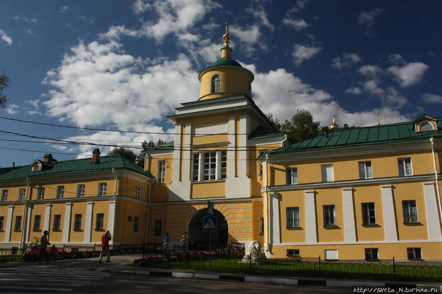 Водяные ворота Покровского женского монастыря Хотьково, Россия