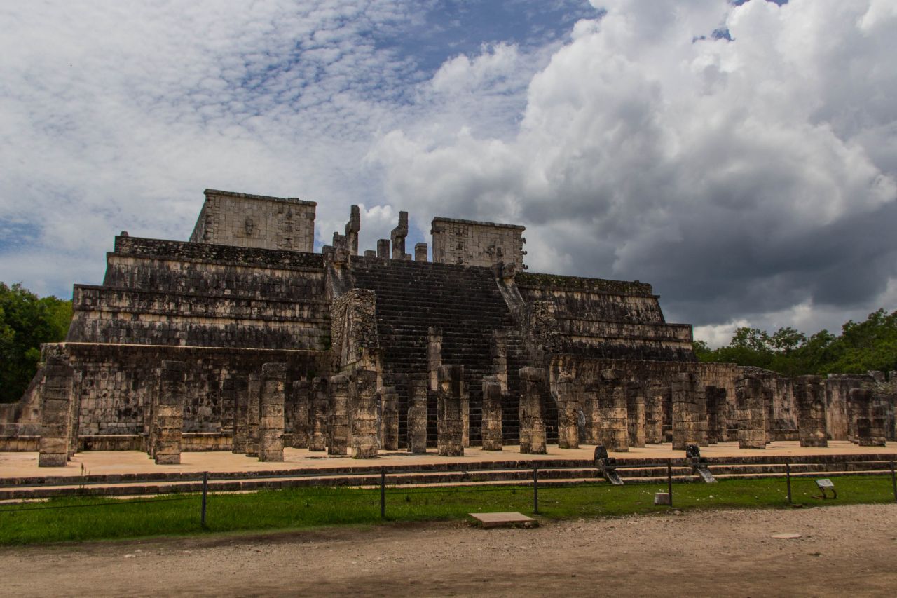 Чичен-Ица. Храм воинов и Группа тысячи колонн Чичен-Ица город майя, Мексика