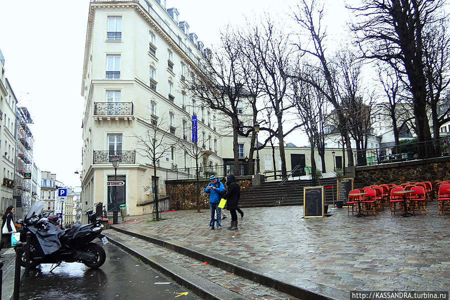 Раздражающая всех площадь Тертр Париж, Франция