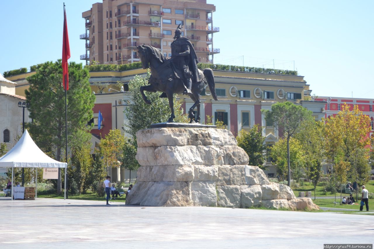 Памятник Скандербегу Тирана, Албания