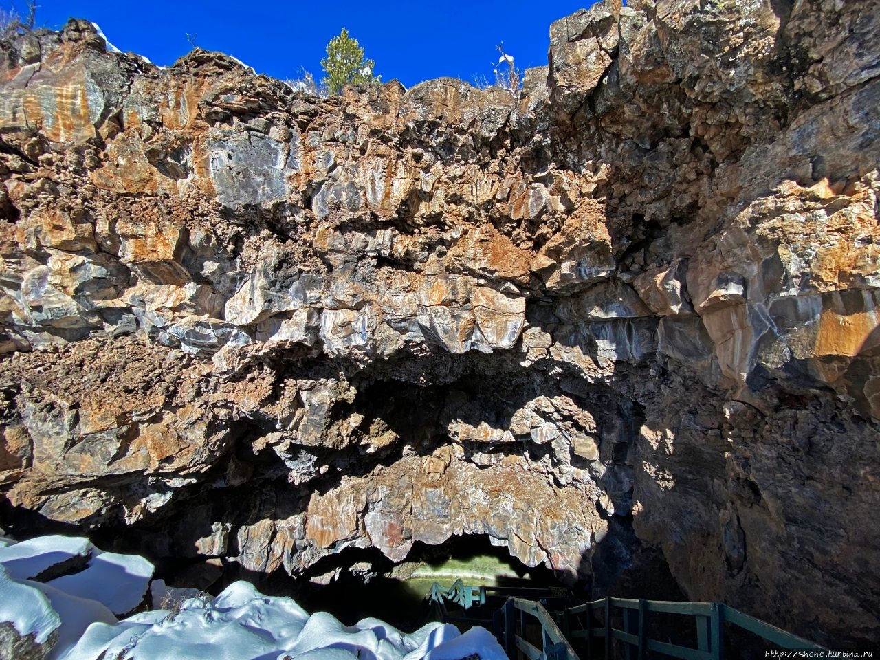 Ледяная пещера Эль-Мальпаис Национальный Монумент, CША