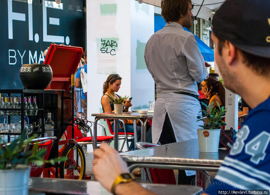 Из кафе Барселона, Испания