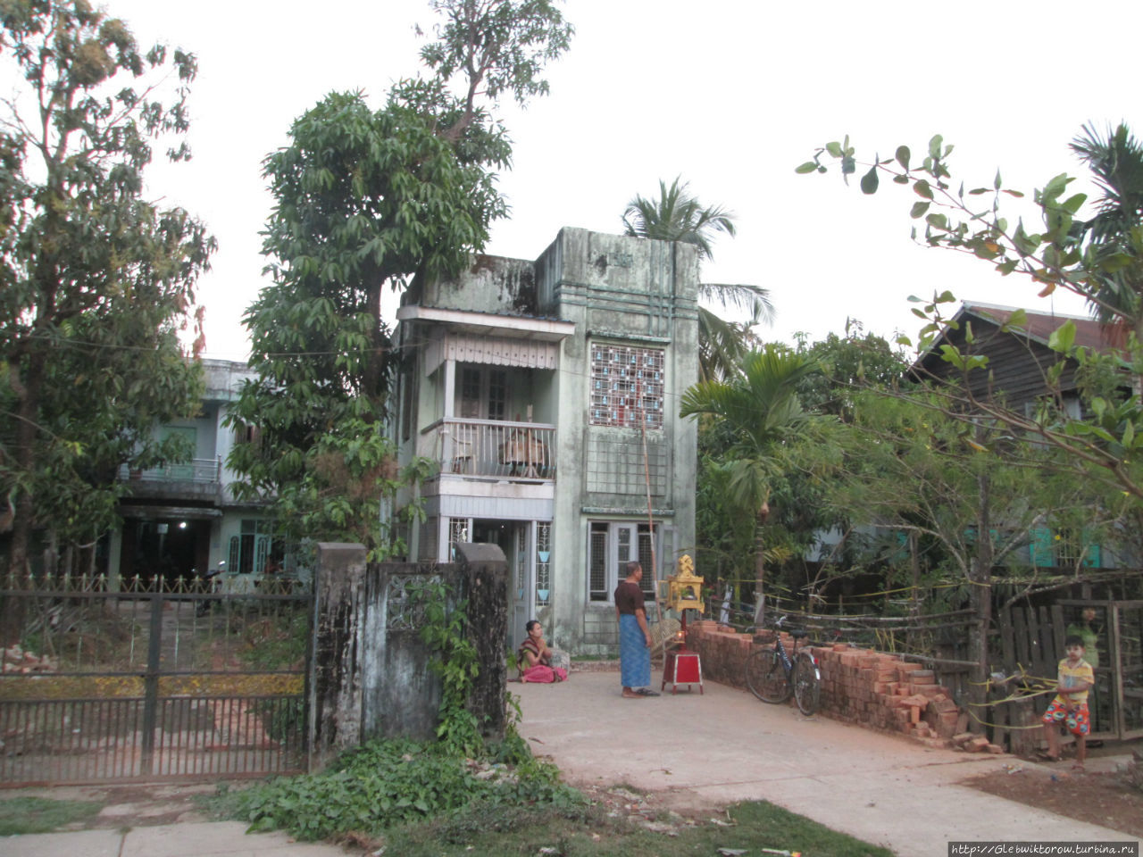 Квартал около индуистского храма Патейн, Мьянма