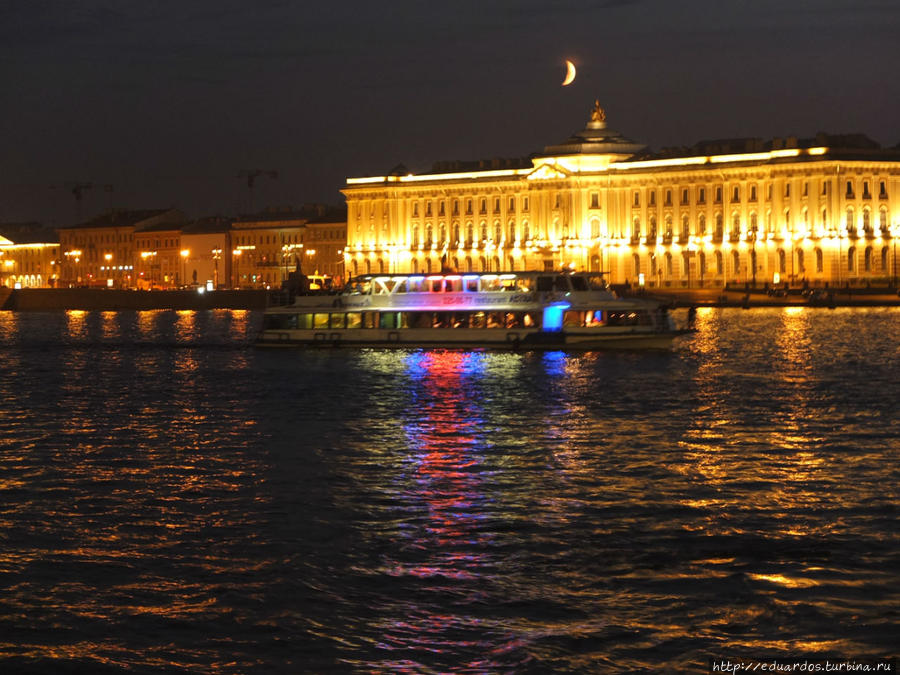 Над Невой взошла Луна Санкт-Петербург, Россия