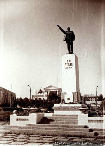 Памятник В.И.Ленину (из Интернета) Вольск, Россия