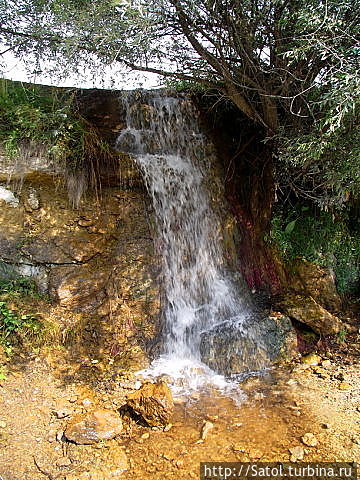 Водопадик по дороге к Медовым водопадом