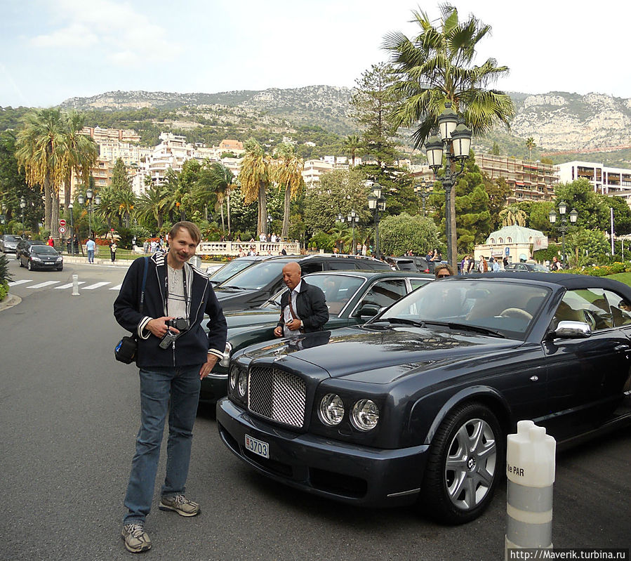 Вот на таких роскошных автомобилях приезжает во Дворец Азарта —  казино Монте-Карло, чтобы ещё раз испытать азарт, привилегированная публика. Монте-Карло, Монако
