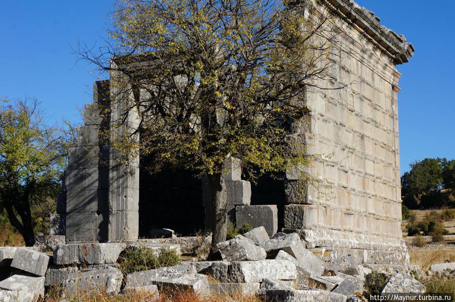 Святилище    Зевса —  Сераписа. Анталия, Турция