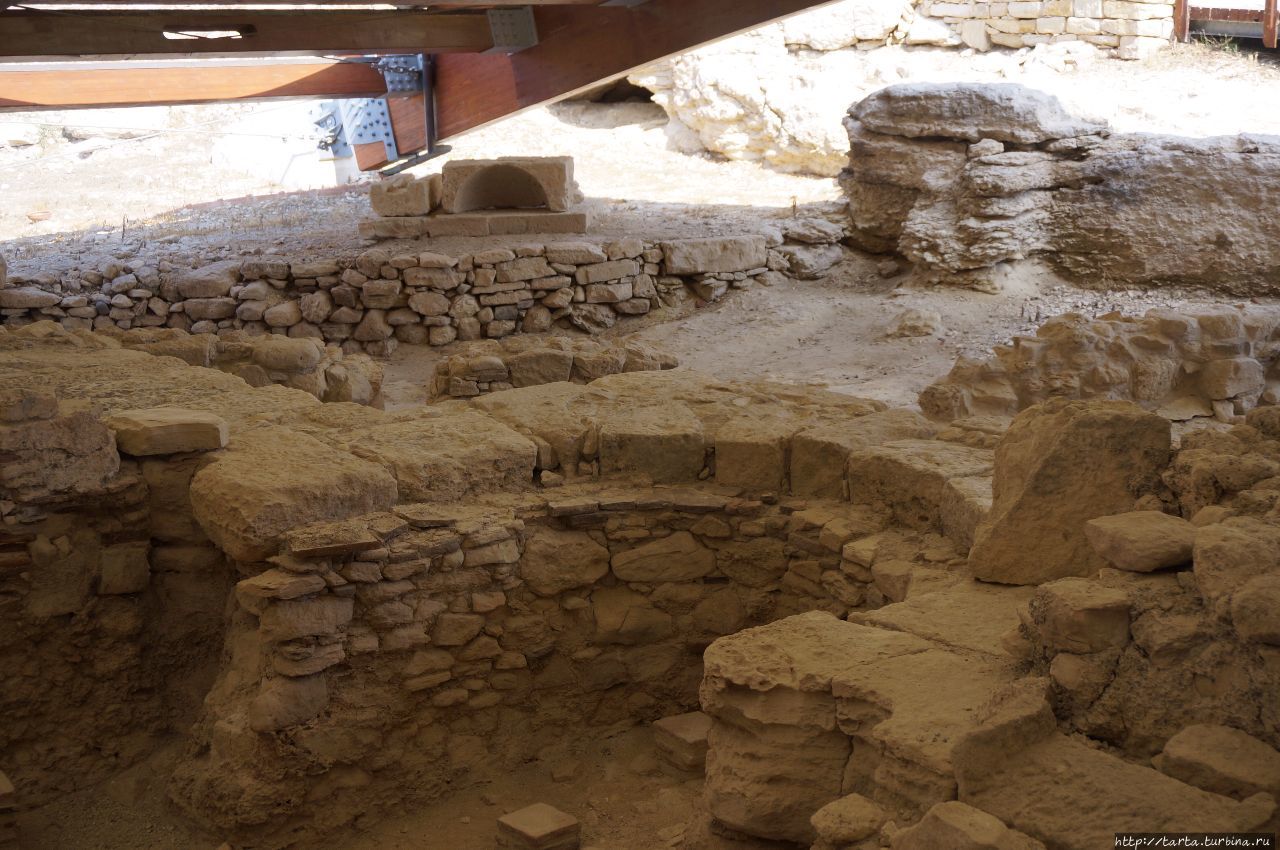Руины древнего города на скалистом утесе Античный город Курион, Акротири и Декелия