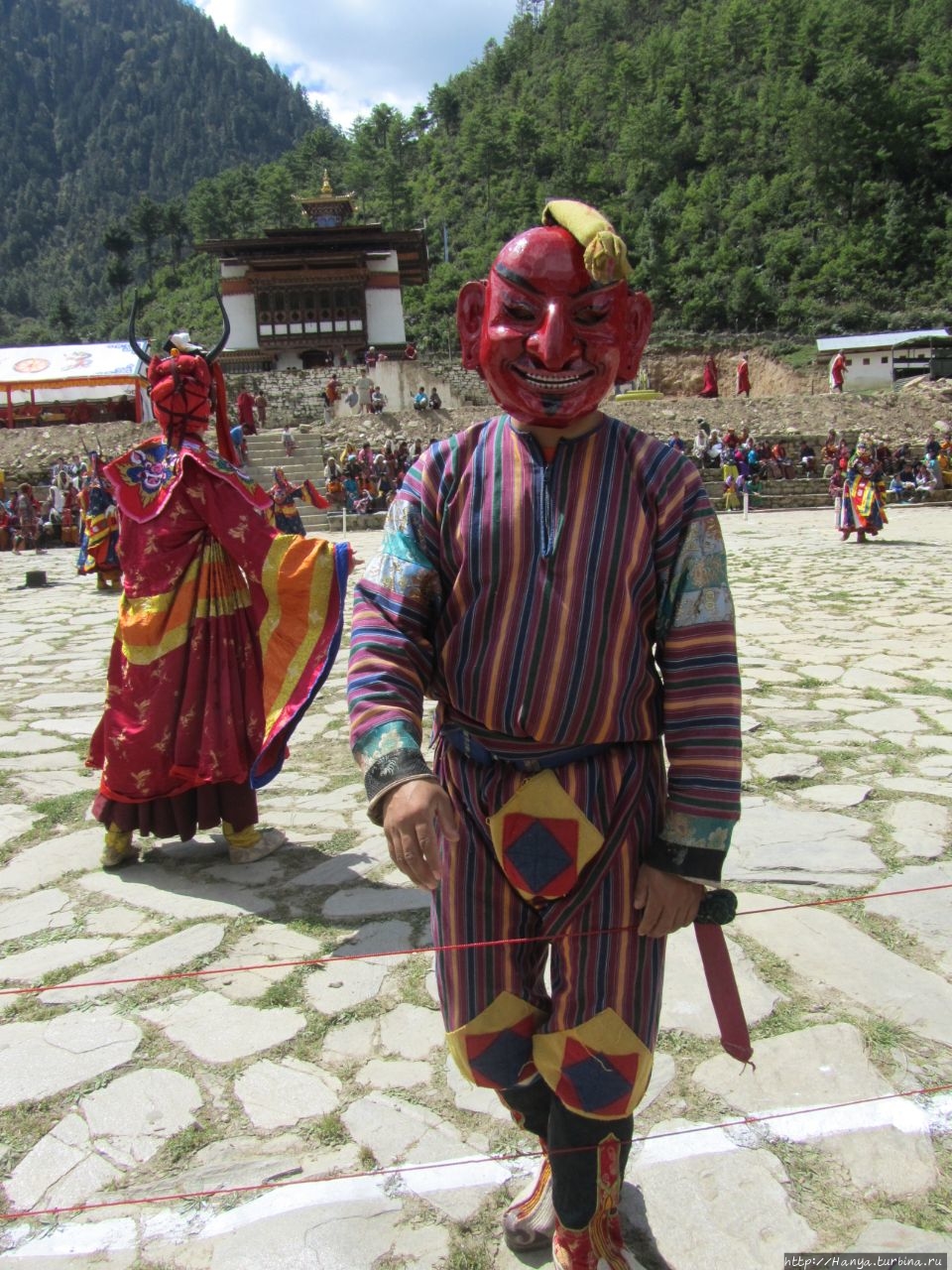 Танцы масок традиционного фестиваля Тцечу в Хаа. Ч.84