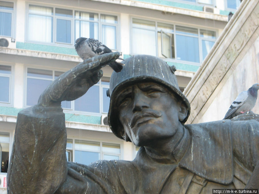 Солдаты у памятника Анкара, Турция