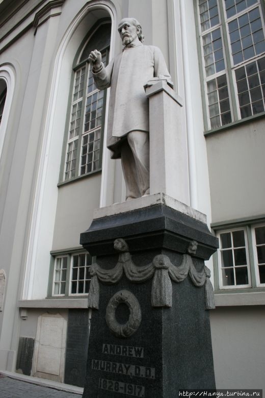 Памятник Мюррею перед Groote Kerk. Из интернета Кейптаун, ЮАР