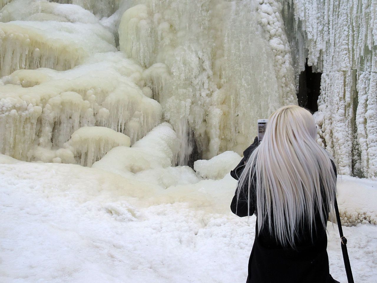 Водопады в зимнем прикиде Эстония