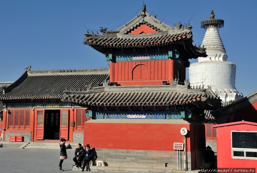 Храм Мяоин и Белая Ступа Пекин, Китай