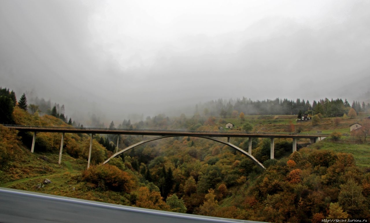 За окном Швейцарские Альпы, Октябрь, кантон Граубюнден Кантон Граубюнден, Швейцария