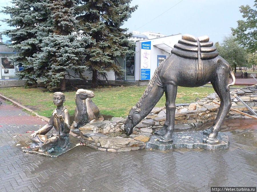 Верблюд – это символ Челябинска, когда-то на этом месте проходил торговый путь. Челябинск, Россия
