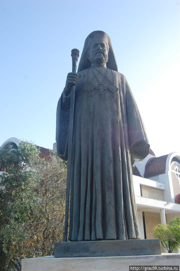 Памятник Петросу VII Ларнака, Кипр