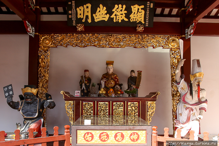 Храм Тянь Хок Кенг. Святи