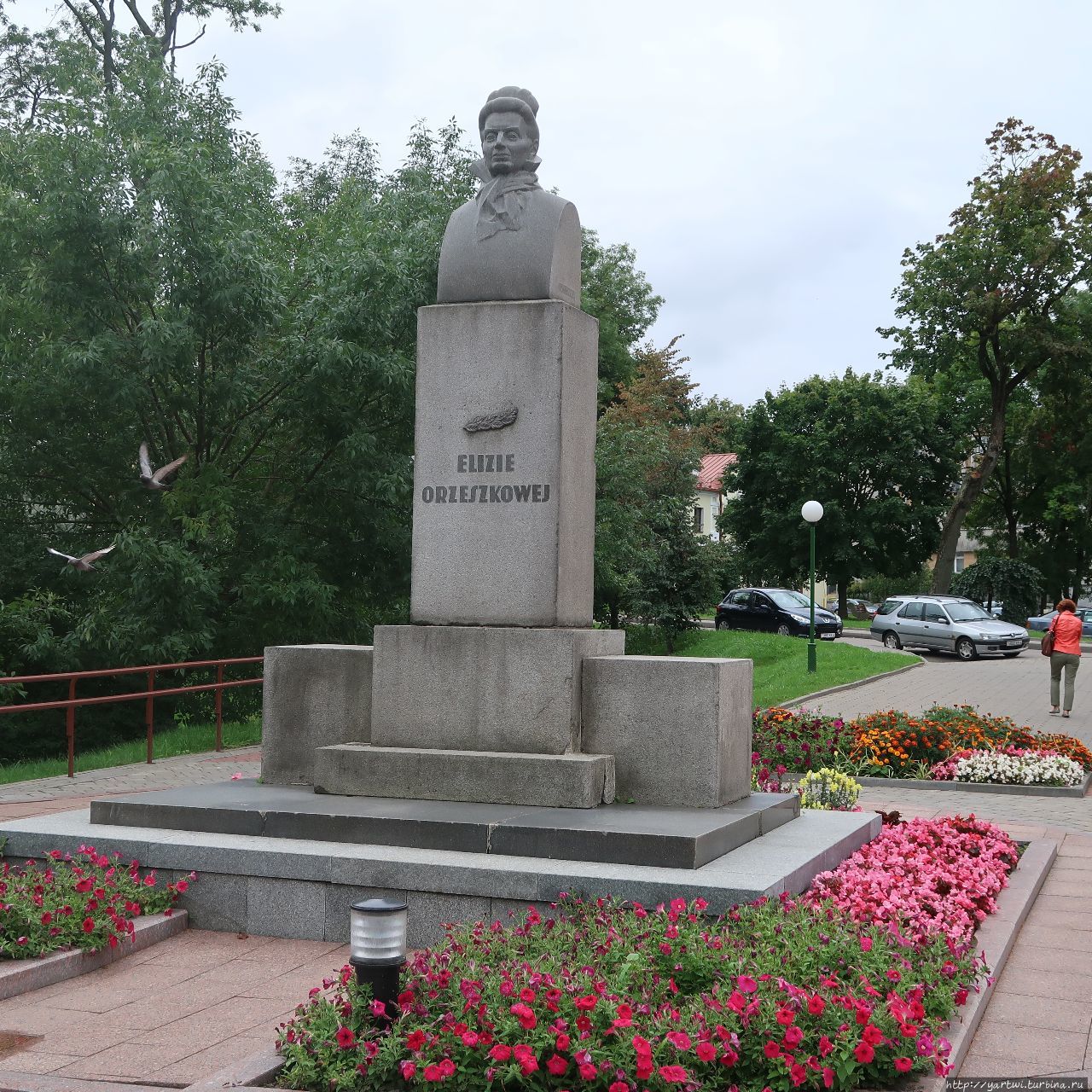 Памятник польской писательнице Элизе Ожешко. Гродно, Беларусь
