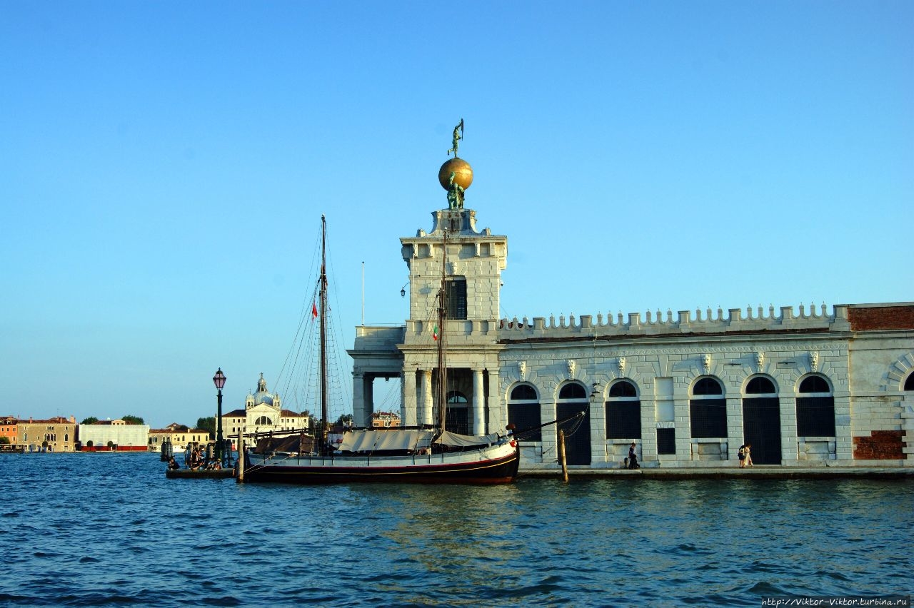 Морская таможня. Dogana da Mar Венеция, Италия