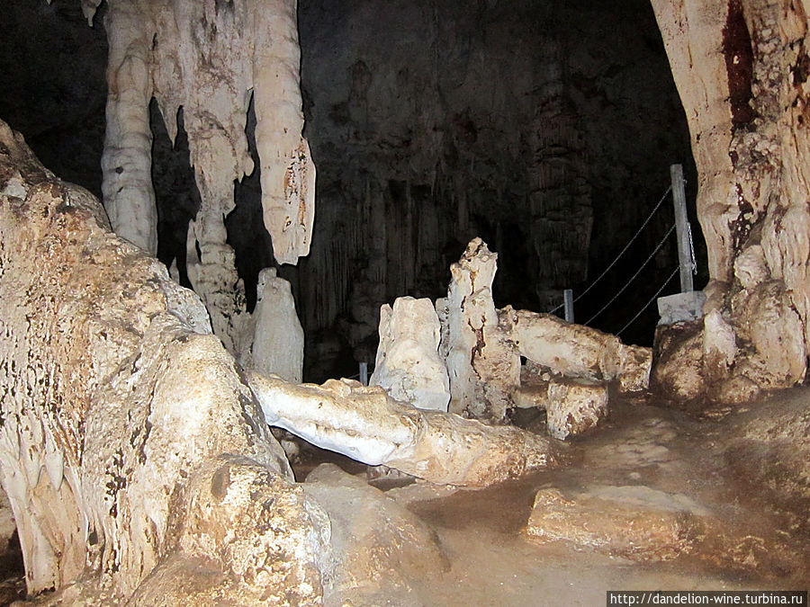 Пещера Нам Лод (Lodge cave, Nam Lod cave) Мае-Хонг-Сон, Таиланд