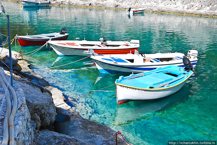 Лодочки на пристане, о. Закинтос. Полуостров Пелопоннес, Греция