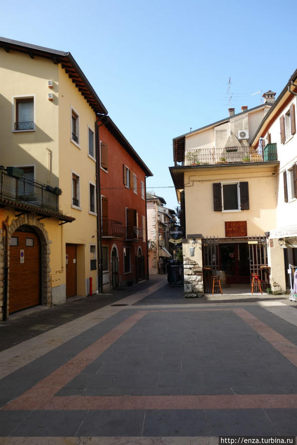 Лацизе — игрушечный городок у самого широкого  места Гарды Лацизе, Италия