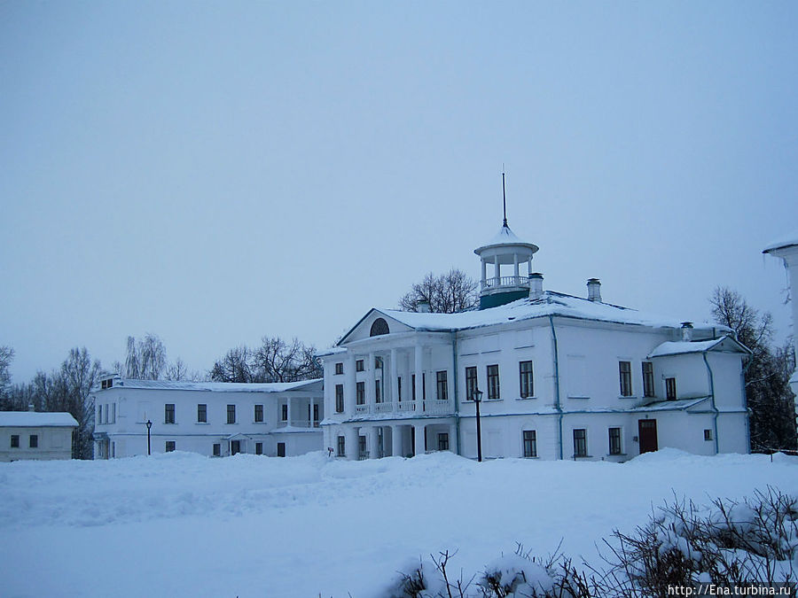Главный дом и флигели Карабиха, Россия