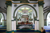 Центр мечети под куполом, поддерживаемом колоннами. Фото из интернета