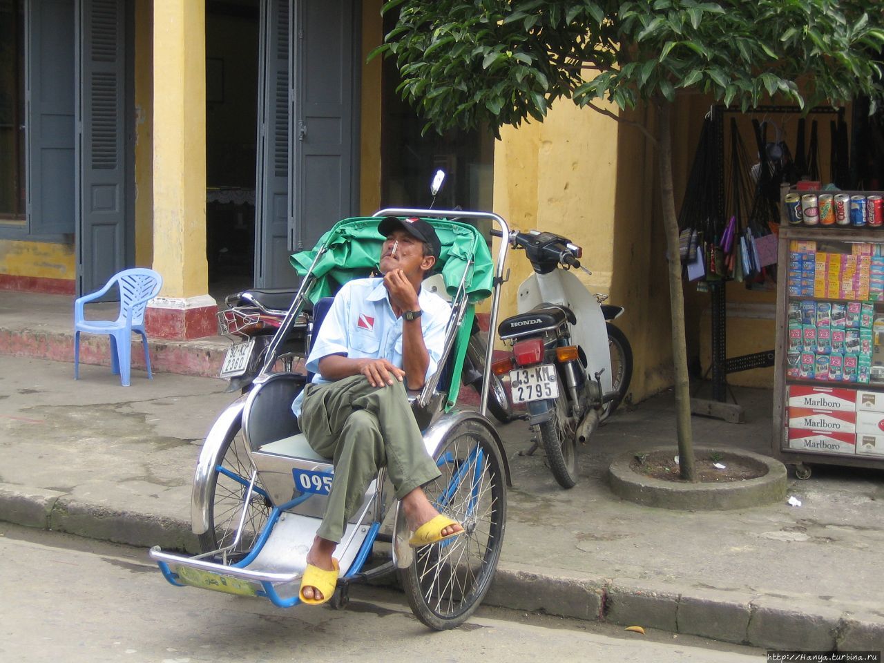 Хойан. Велорикша без дела Хойан, Вьетнам