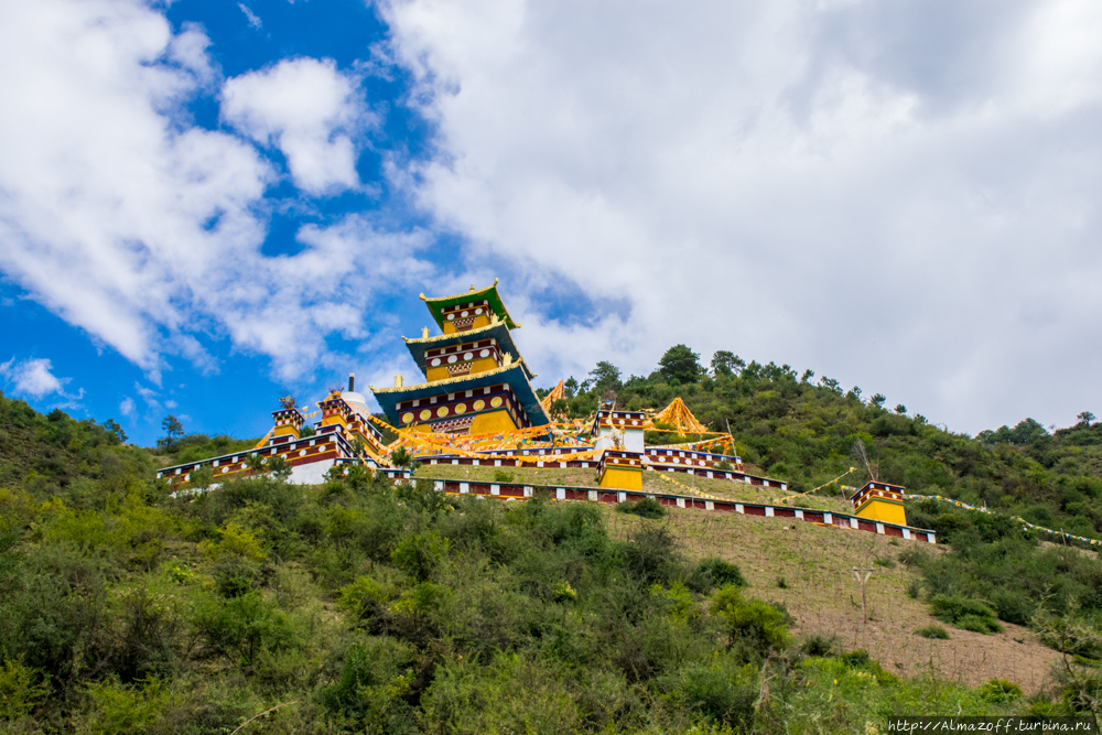 Очередные бесконечные километры через горы Восточного Тибета Сианьбала, Китай